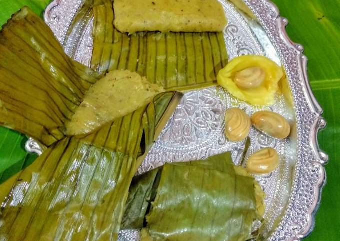 Steamed jackfruit cake wrapped in banana leaves