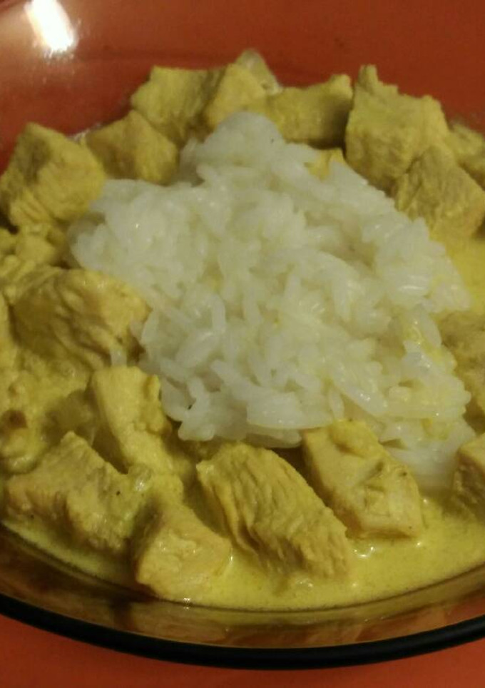 Una foto de Pollo al curry rápido