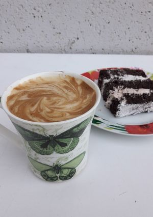 Una foto de Café con leche "súper espumoso"