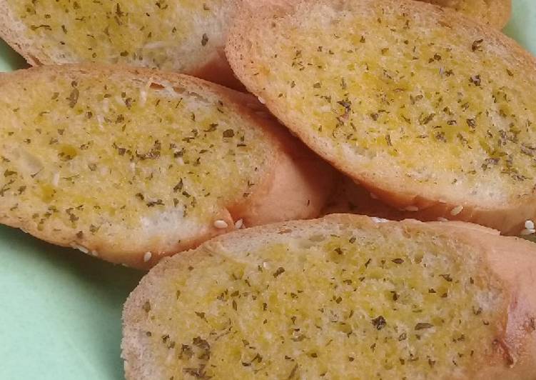 Crispy garlic bread