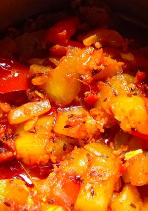 દૂધી બટેટાનું શાક (Dudhi Bateta nu Shaak Recipe in Gujarati) રેસીપી મુખ્ય ફોટો