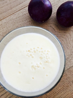 Una foto de Smoothie de ciruelas y pera fresquito para combatir el calor 🏖☀️