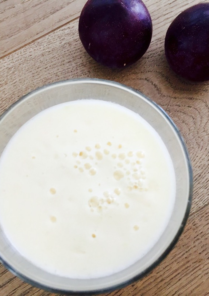 Una foto de Smoothie de ciruelas y pera fresquito para combatir el calor 🏖☀️