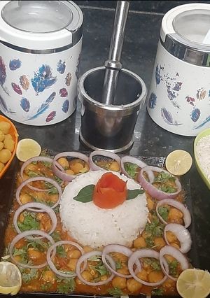 छोले चावल (chole chawal recipe in Hindi) रेसिपी मुख्य फोटो