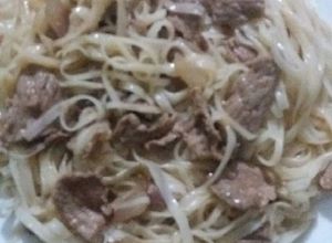 Hình của món Mì xào thịt bò cho bữa sáng.