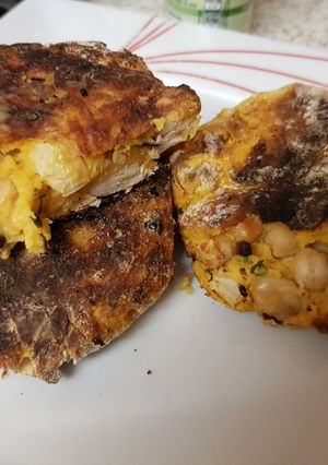A picture of My Spicy Mixed Bean Burgers. 😙.
