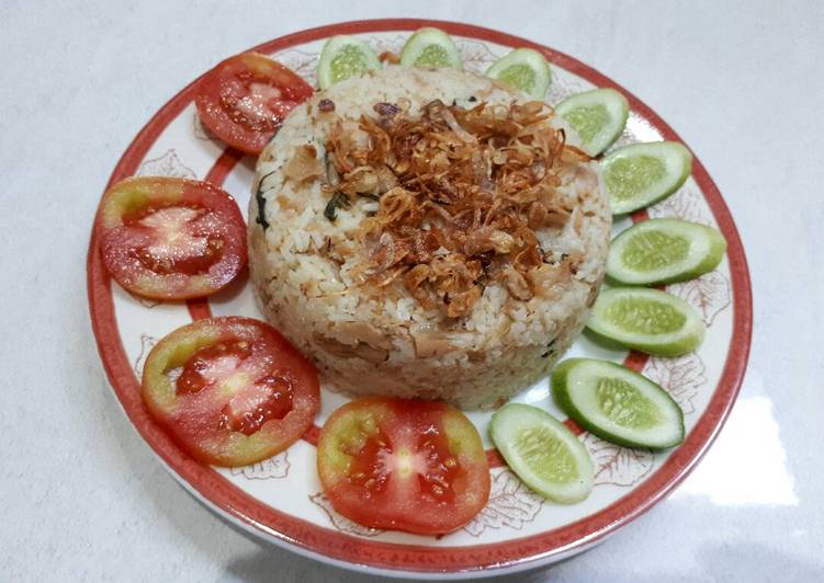 Cara Gampang Menyiapkan Nasi tuna kemangi rice cooker, Menggugah Selera