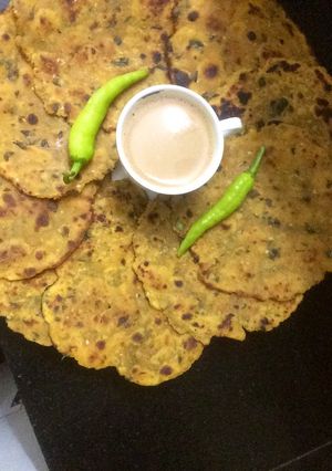 A picture of Methi besan ke parathe methi na thepla.