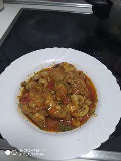 Una foto de Manitas de cerdo en salsa a hierbabuena😋
