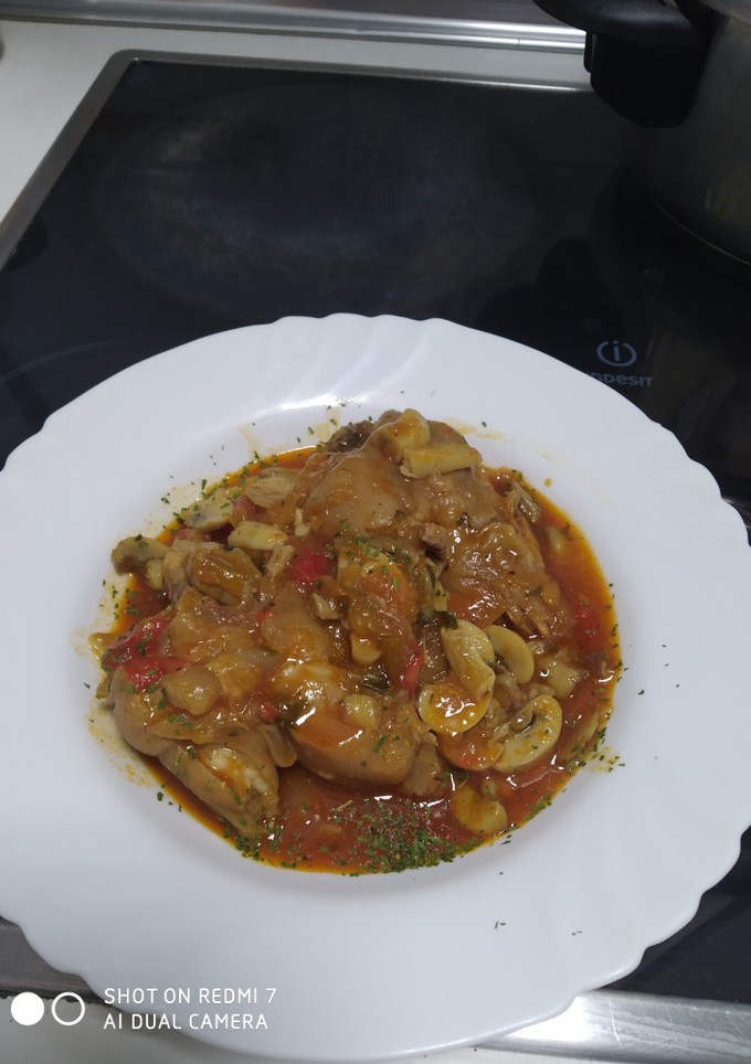 Una foto de Manitas de cerdo en salsa a hierbabuena😋