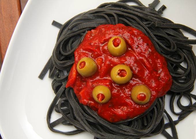Halloween spagetti recept foto