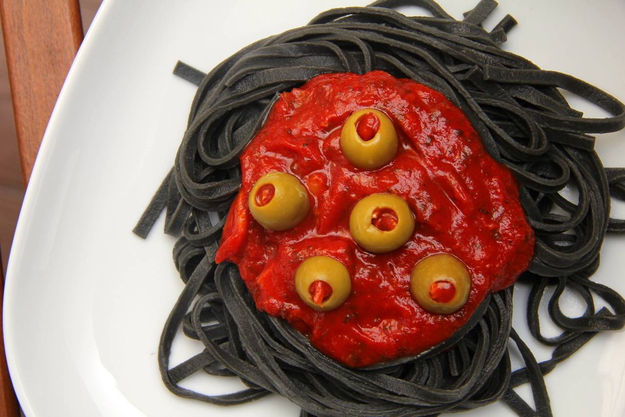 Halloween spagetti recept recept fotó