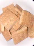 Cream crackers biscuit