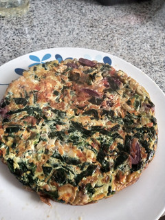 Una foto de Tortilla gigante con sabor mediterráneo