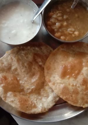 A picture of Dhuli dal puri.