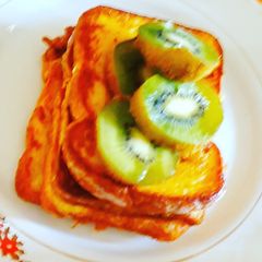 A picture of French toast 😋.