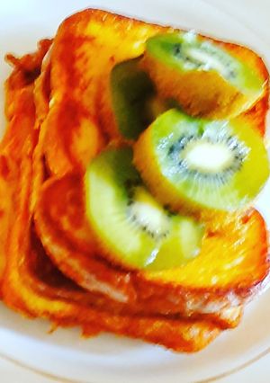 A picture of French toast 😋.
