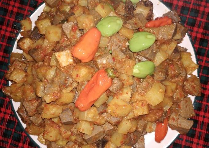 Langkah Mudah untuk Menyiapkan Sambel goreng kentang ati sapi yang Enak Banget