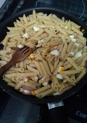 Una foto de Macarrones integrales con parmesano y guacamole