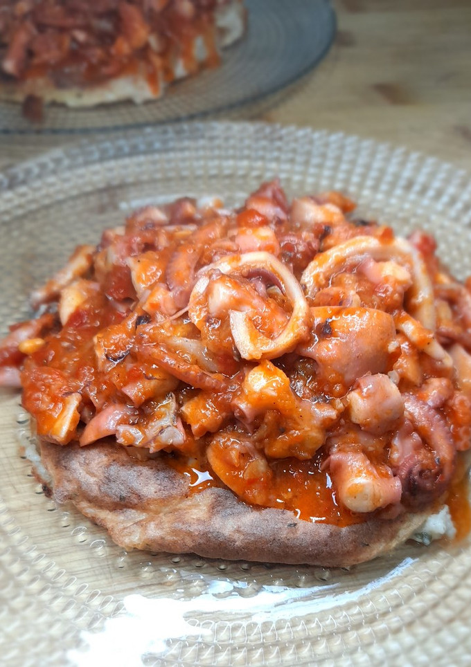 Una foto de Tortitas de pulpo en su salsa