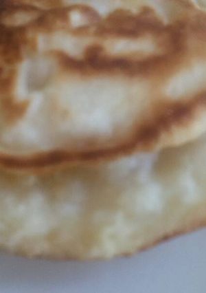 صورة لوصفة جبنه بيضاء وبيتزا صغير عالصاج
