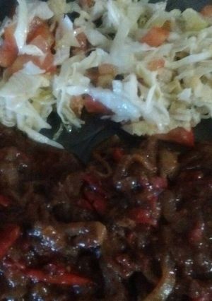 Una foto de Churrasquitos con cebolla y morrón😋😋😋