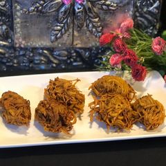 A picture of Crispy potatoes chicken fritters.