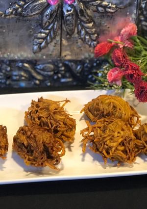 A picture of Crispy potatoes chicken fritters.
