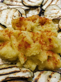 Una foto de Falso Hummus con el tronco del Brócoli