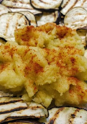 Una foto de Falso Hummus con el tronco del Brócoli