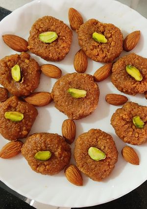 થાબડી પેંડા (Thabdi Penda Recipe In Gujarati) રેસીપી મુખ્ય ફોટો