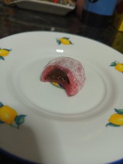 Una foto de Mochi relleno de chocolate