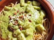 Una foto de pesto de albahaca para congelar