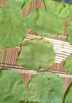 A picture of Hari mung ki dal aur palak papad.