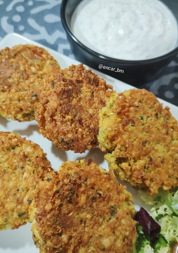 Una foto de Falafel con salsa de yogur
