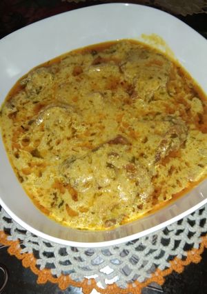 A picture of Kadhi pakora.