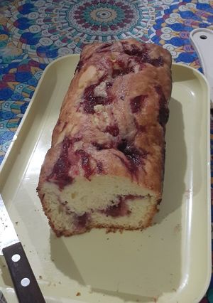 Una foto de Budín con frutillas
