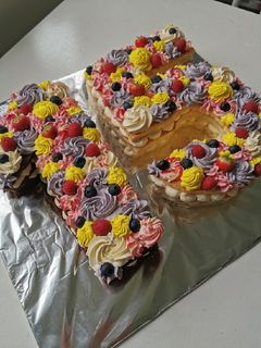 O poză a rețetei Tort cifră cu cremă de mascarpone și ananas (gluten free).