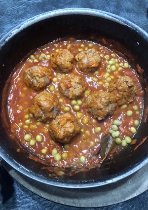 Una foto de Albóndigas de carne con salsa