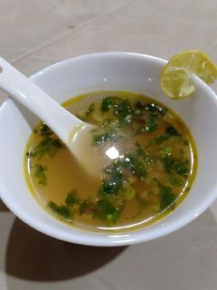 લેમન કોરીએન્ડર સુપ (Lemon Coriander Soup Recipe In Gujarati) રેસીપી મુખ્ય ફોટો