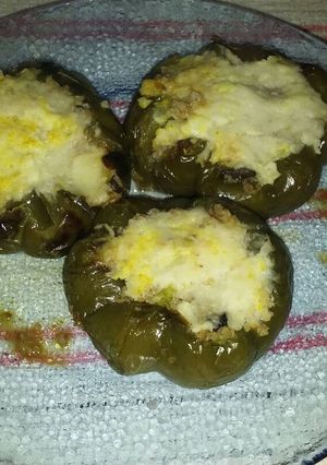 Una foto de Morrones asados rellenos