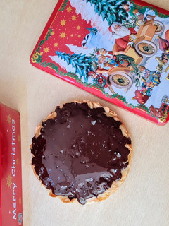 Una foto de Torta turrón saludable de almendras y chocolate con sal marina en escamas 🍫 low carb 🤶🏻 4 ingrediente