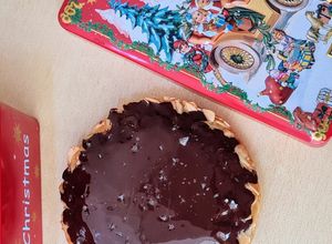 Una foto de Torta turrón saludable de almendras y chocolate con sal marina en escamas 🍫 low carb 🤶🏻 4 ingrediente