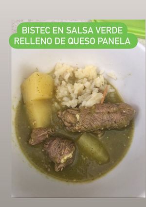 Una foto de Rollitos de Bistec en salsa verde con queso panela