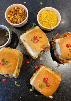 દાબેલી (Dabeli Recipe In Gujarati) રેસીપી મુખ્ય ફોટો