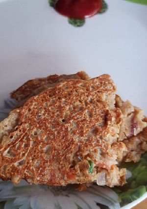 बाजरा मिर्ची का उत्तपम (Bajra mirchi ka uttapam recipe in Hindi) रेसिपी मुख्य फोटो