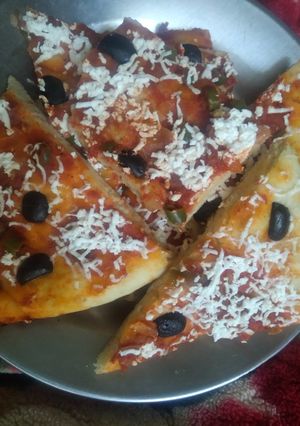 صورة لوصفة بيتزا 🍕هشه وطريه