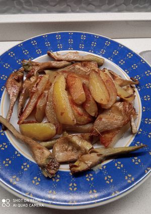 A picture of Zero-Mile Artichoke Hearts with Fried Potatoes Sicily 👩‍🍳.