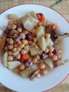 Una foto de Cocido con Conejo y Garbanzos