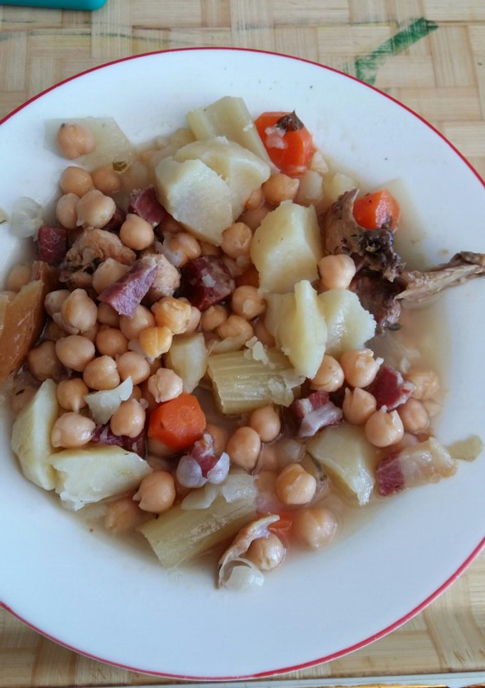 Una foto de Cocido con Conejo y Garbanzos